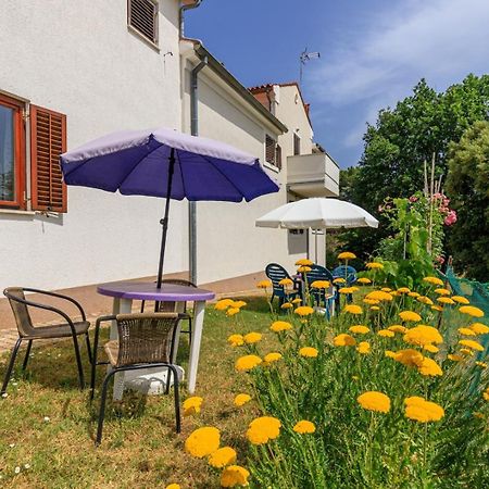Apartments Pernar Пореч Екстериор снимка