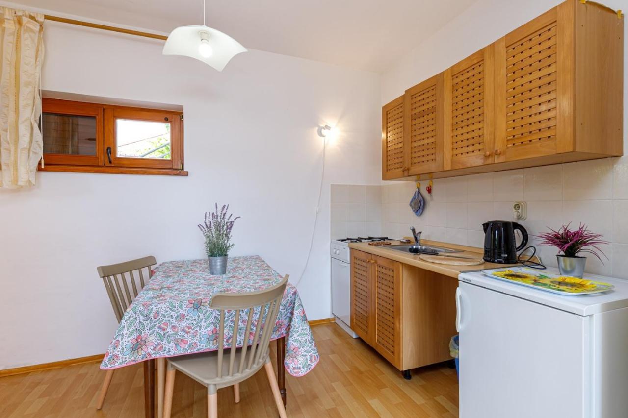 Apartments Pernar Пореч Екстериор снимка