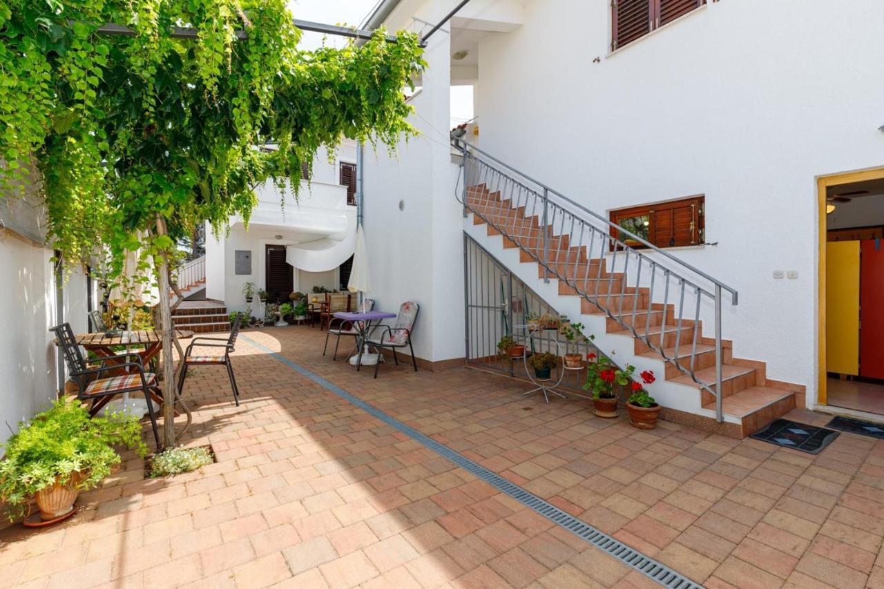 Apartments Pernar Пореч Екстериор снимка