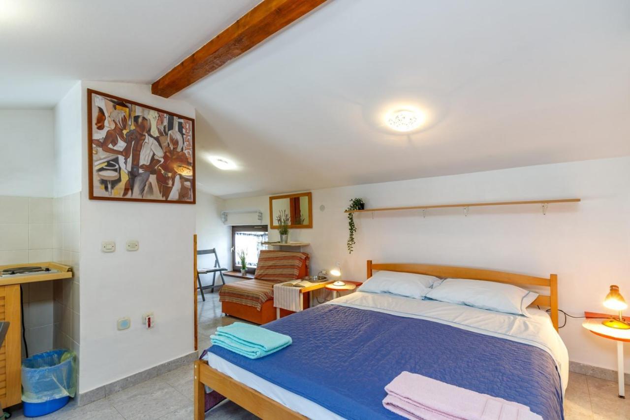 Apartments Pernar Пореч Екстериор снимка